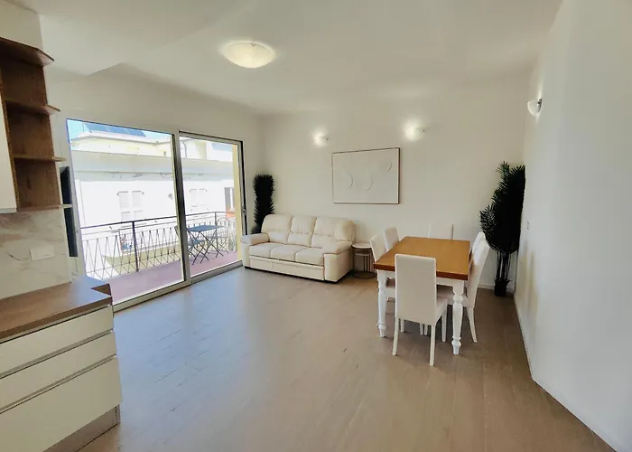 Attico Da Vinci Luxury Penthouse 아파트 올비아