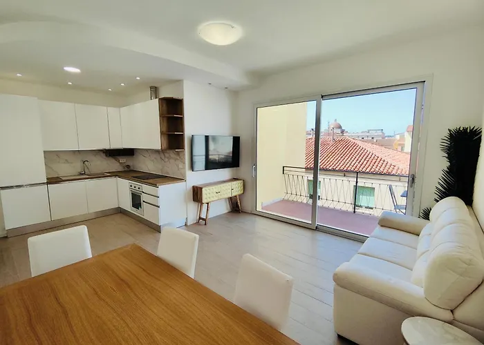 아파트 Attico Da Vinci Luxury Penthouse 올비아