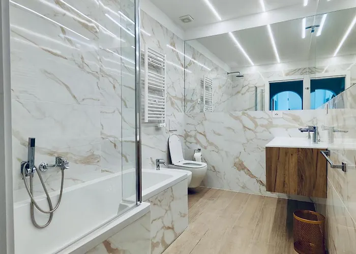 Attico Da Vinci Luxury Penthouse 아파트 올비아